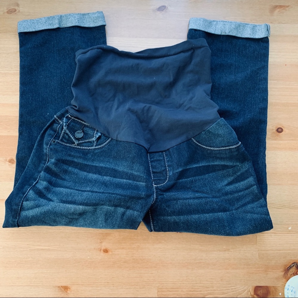 [SOLD]Motherhood Maternity Secret BellyCapri Jeans